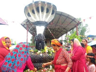 चाँगुनारायणसँगै विभिन्न मन्दिरमा मेला, नाग पोखरीमा दूधको अभिषेक   